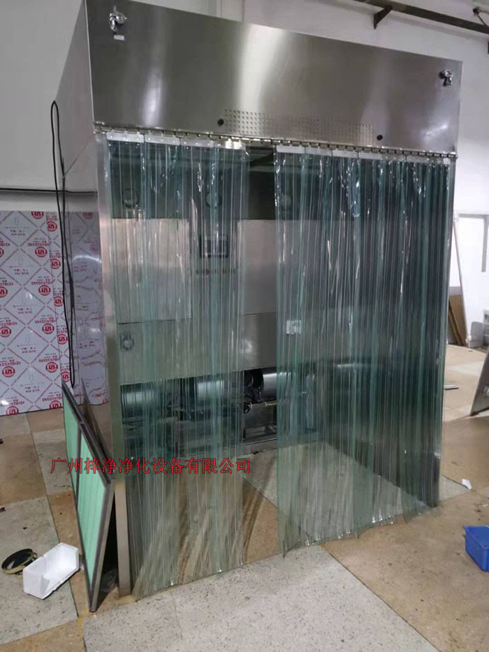 洁净层流采样车具体要求；从室内空气经过初效过滤器，从高效空气过滤器出风，配无隔板高效过滤器过滤效率为：99.99@0.3μm和G4级初效过滤器，确保净化级别，静态100级美联邦209E标准；