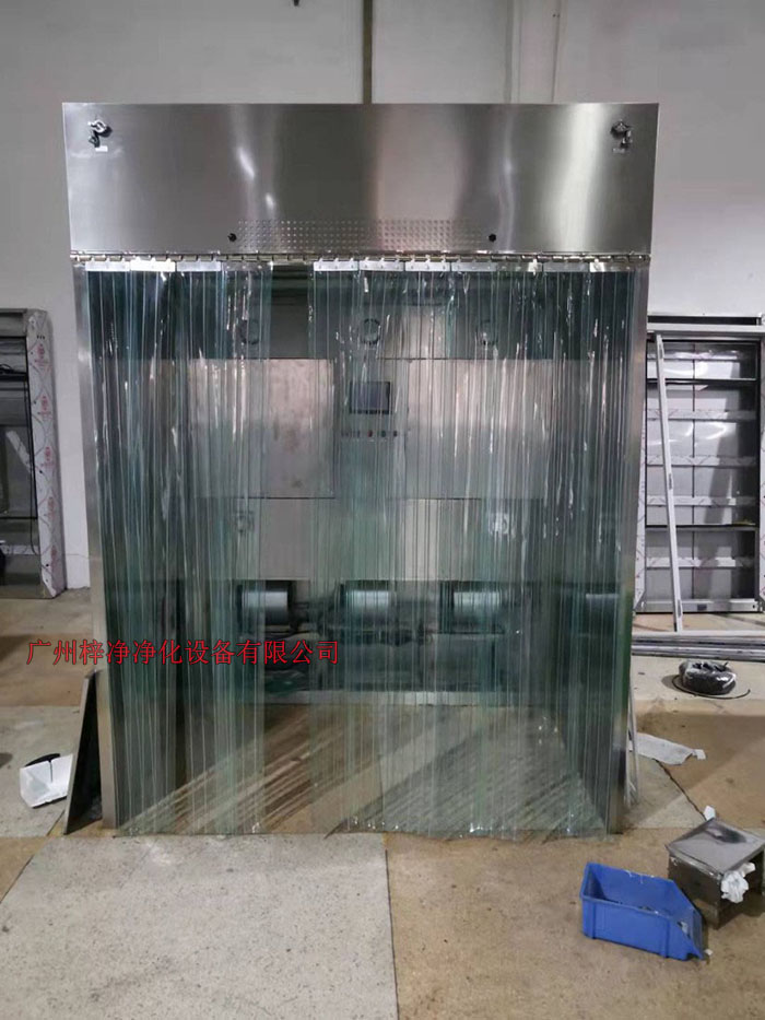 洁净层流采样车具体要求；从室内空气经过初效过滤器，从高效空气过滤器出风，配无隔板高效过滤器过滤效率为：99.99@0.3μm和G4级初效过滤器，确保净化级别，静态100级美联邦209E标准；