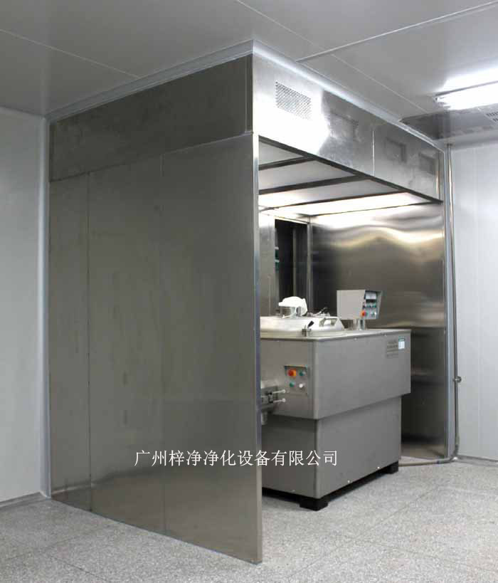 负压称量室由蜂鸣器、风速传感器、PAO注入口、DOP检测口、中效压差表、初效压差表、高效压差表、集中控制屏、防尘插座、回风网孔板、排风网孔、启动按钮、急停、风机箱、风机、初效过滤器、液槽高效过滤器、照明灯具、均流膜、无隔板高效过滤器几大部件组成的。