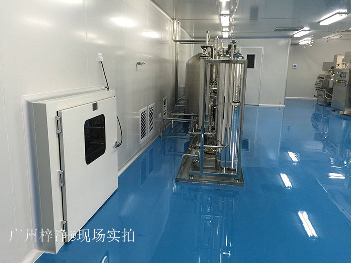 百级无尘车间配备FFU、高效送风口、高效过滤器（HEPA）、空气处理机组（AHU）传递窗等净化设备，确保车间空气质量。
